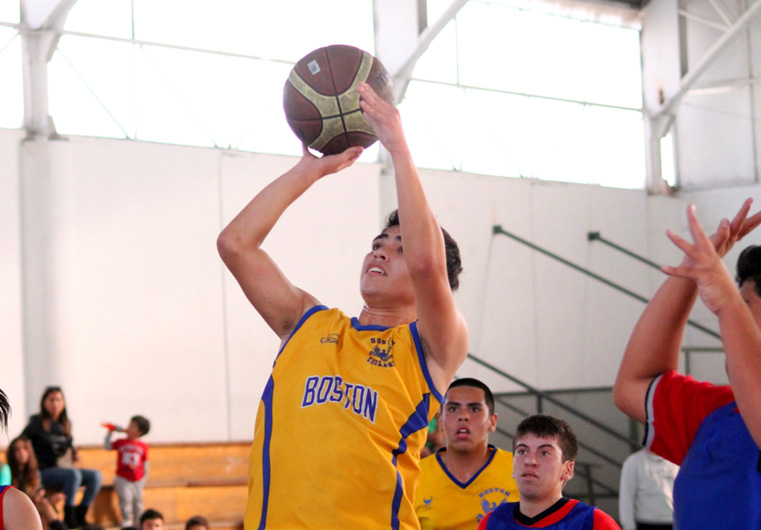 Amistoso Básquetbol en Boston College Huechuraba